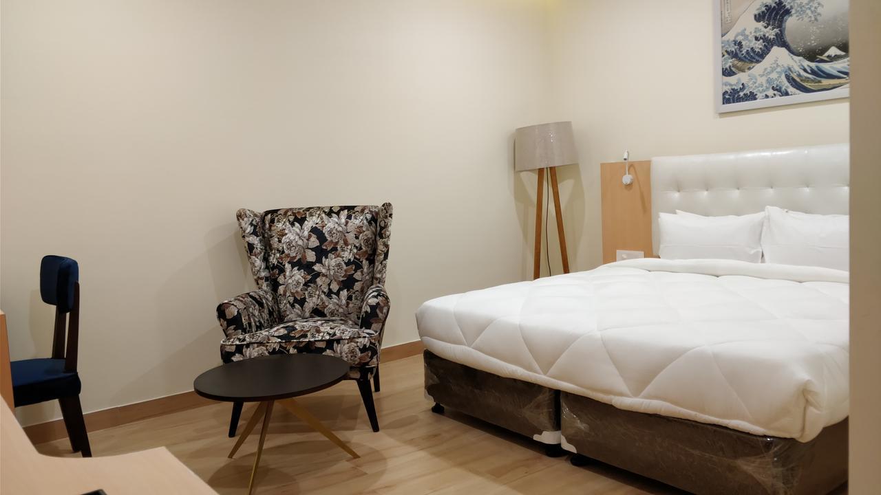 10 Park Street Bed & Breakfast ゴーラクプル エクステリア 写真